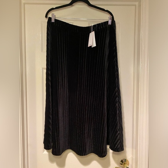 NWT Alexia Admor Black Velvet Pleated Midi Length Skirt Holiday Christmas - Picture 3 of 8